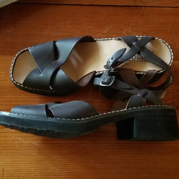 Sandals - Picture 2 of 6